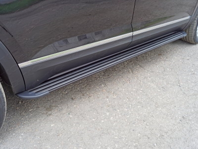 Пороги алюминиевые Slim Line Black ТСС для Volkswagen Teramont 2018-2021