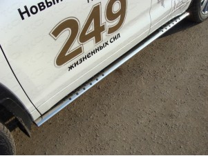 Пороги труба овальная с проступью 75х42 мм для Toyota Highlander № TOYHIGHL17-03